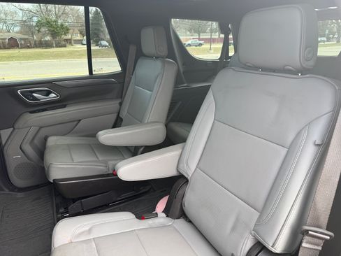 Used 2022 GMC Yukon SLT w/ SLT Premium Package image 19