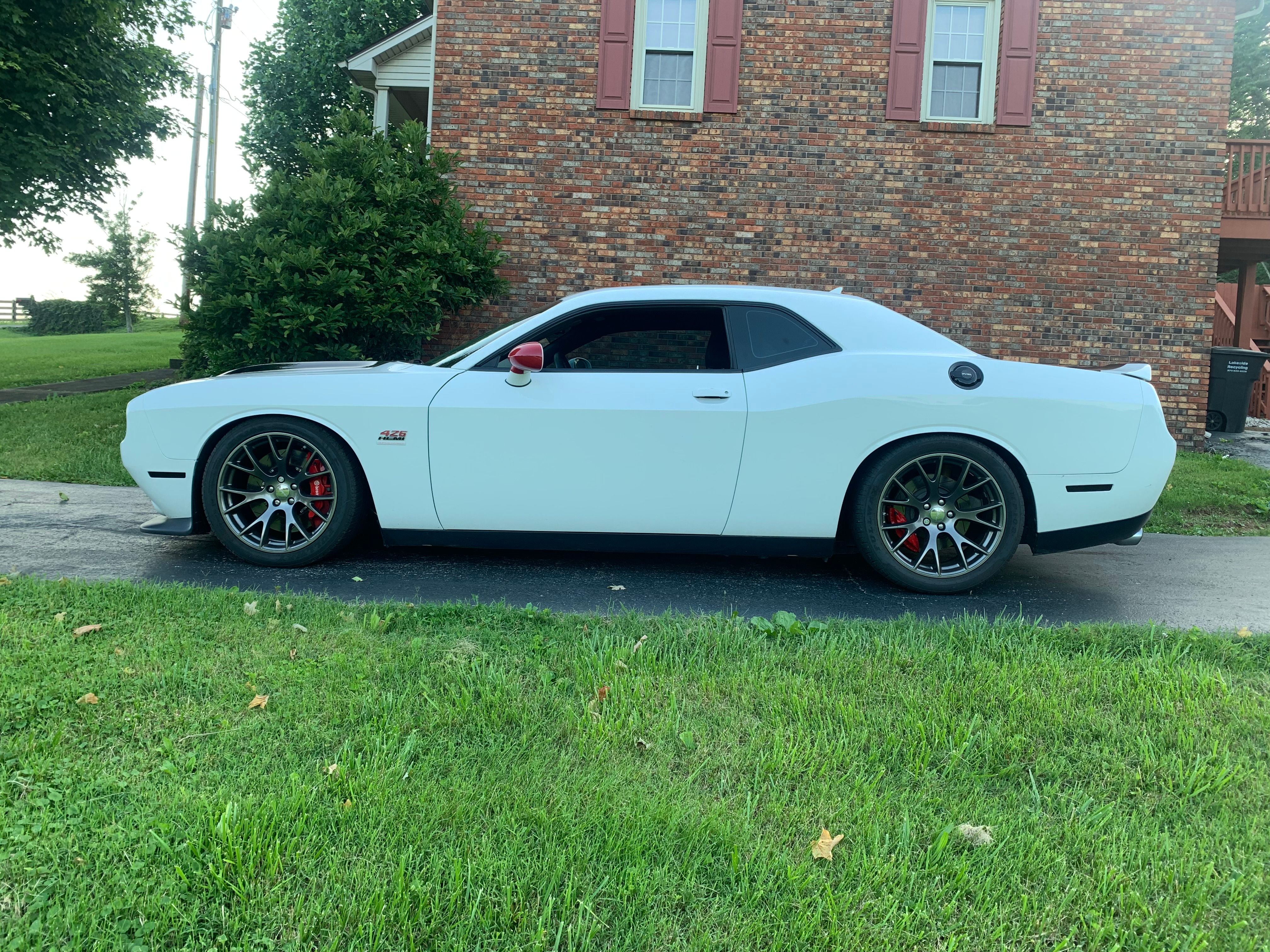 Used 2016 Dodge Challenger SRT w/ Technology Group RWD image 8