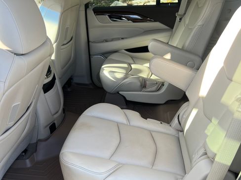 Used 2017 Cadillac Escalade Premium Luxury image 10