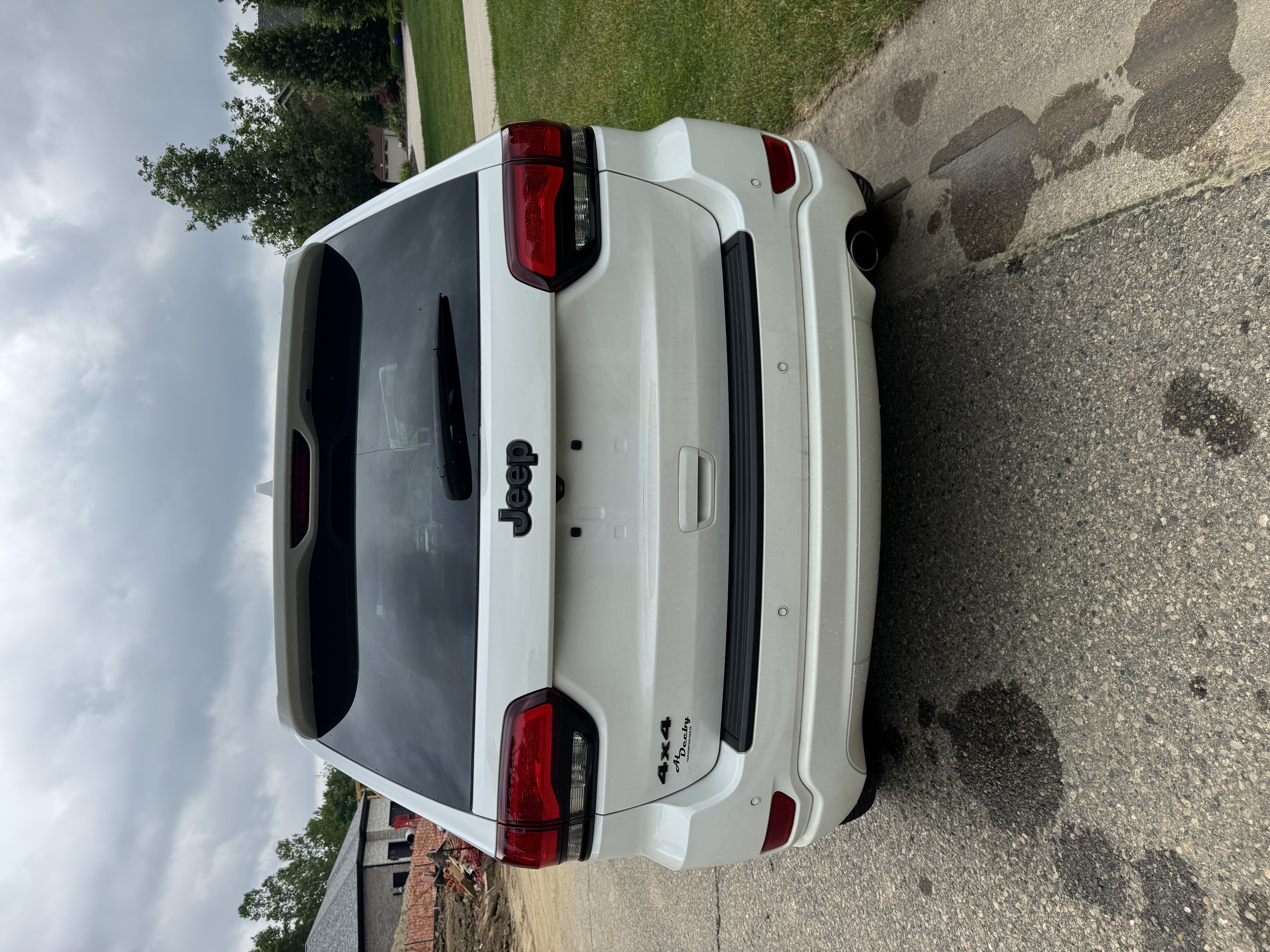 Used 2019 Jeep Grand Cherokee Altitude AWD/4WD image 5