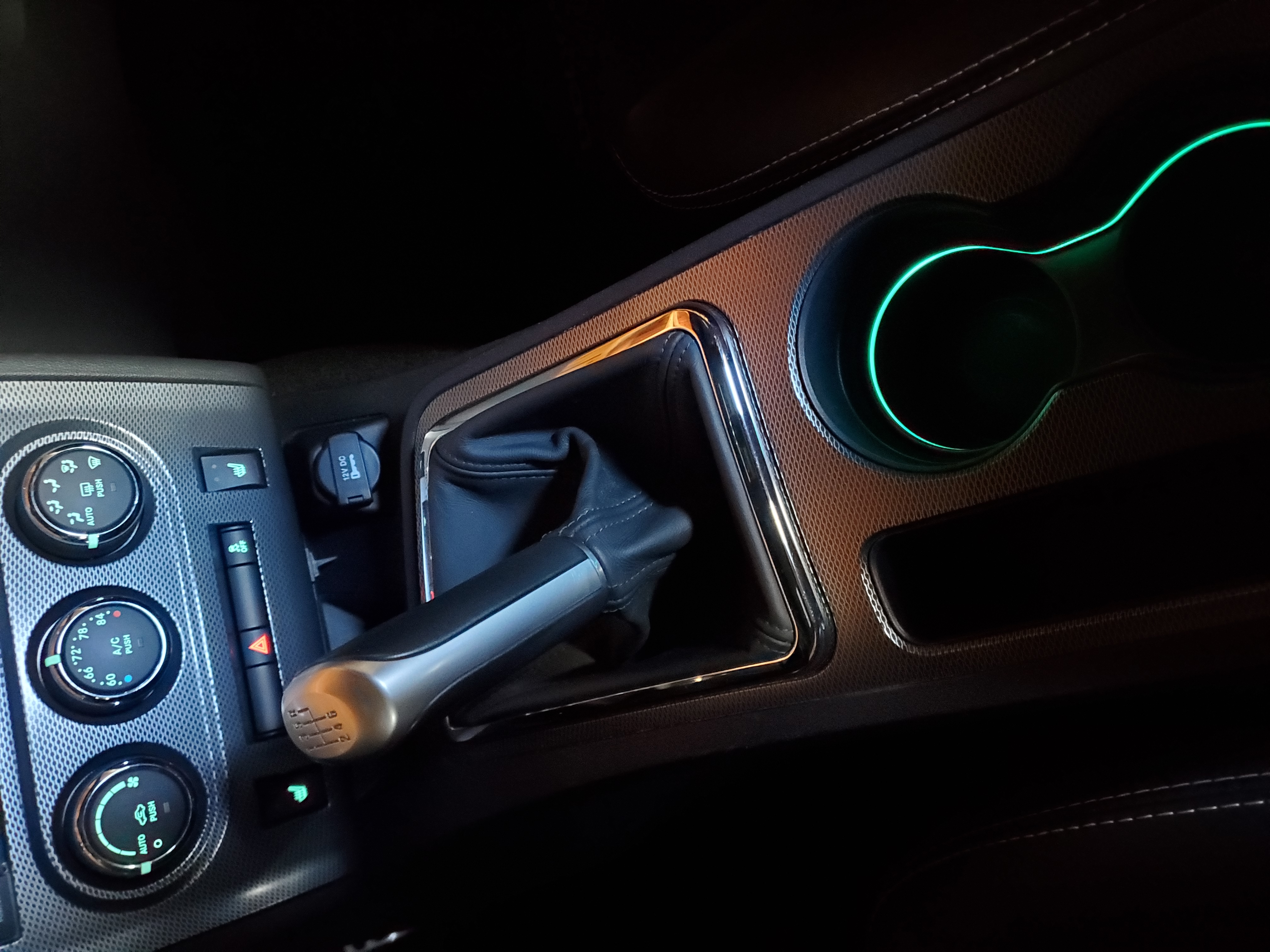 Used 2014 Dodge Challenger R/T RWD image 18