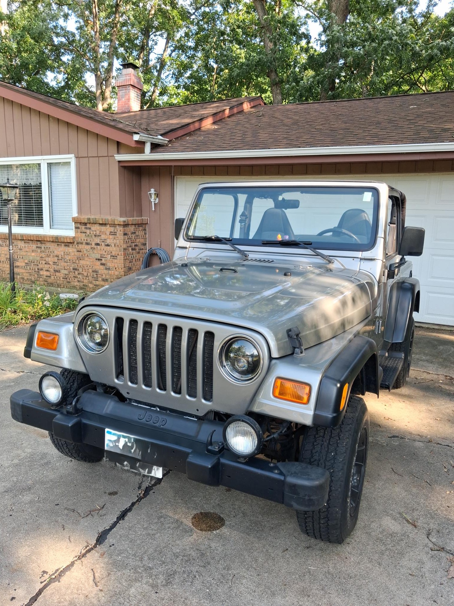 Used 2000 Jeep Wrangler Sport AWD/4WD image 2