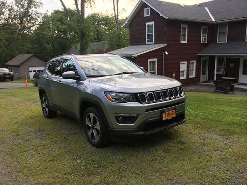 Used 2017 Jeep Compass Latitude w/ Popular Equipment Group image 4
