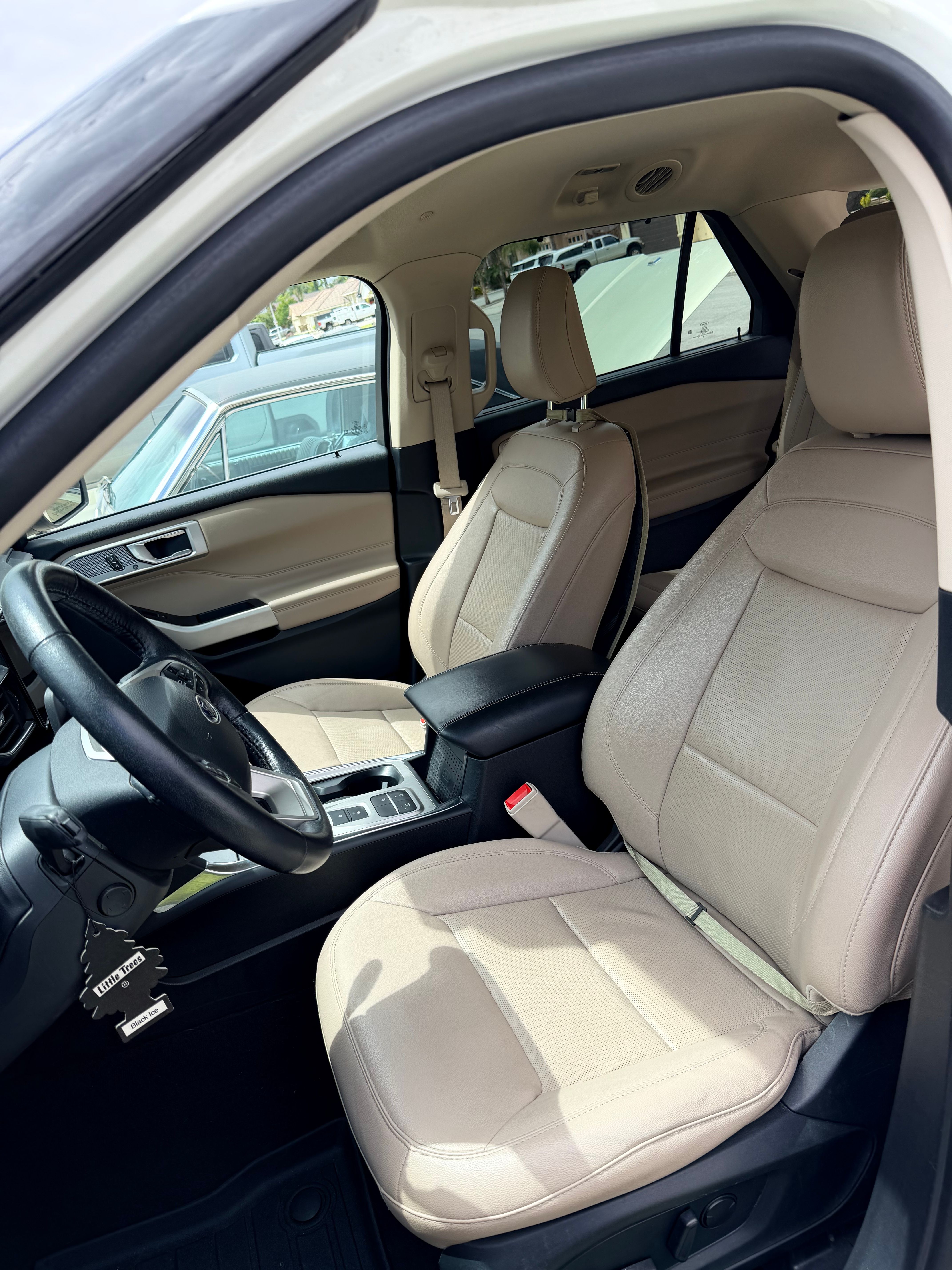 Used 2022 Ford Explorer Limited w/ Hybrid Equipment Group 310A RWD image 11