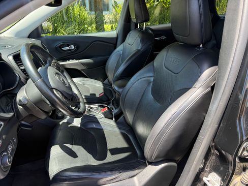 Used 2019 Jeep Cherokee Limited AWD/4WD image 11