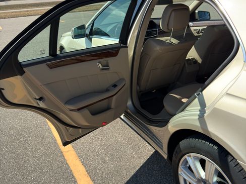 Used 2012 Mercedes-Benz E 350 4MATIC Sedan image 20