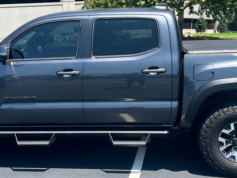 Used 2022 Toyota Tacoma TRD Off-Road AWD/4WD image 14