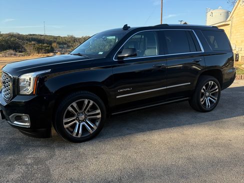 Used 2018 GMC Yukon Denali w/ Denali Ultimate Package image 16