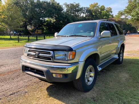 Used 2000 Toyota 4Runner SR5 image 1