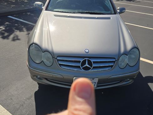 Used 2005 Mercedes-Benz CLK 320 Coupe image 8