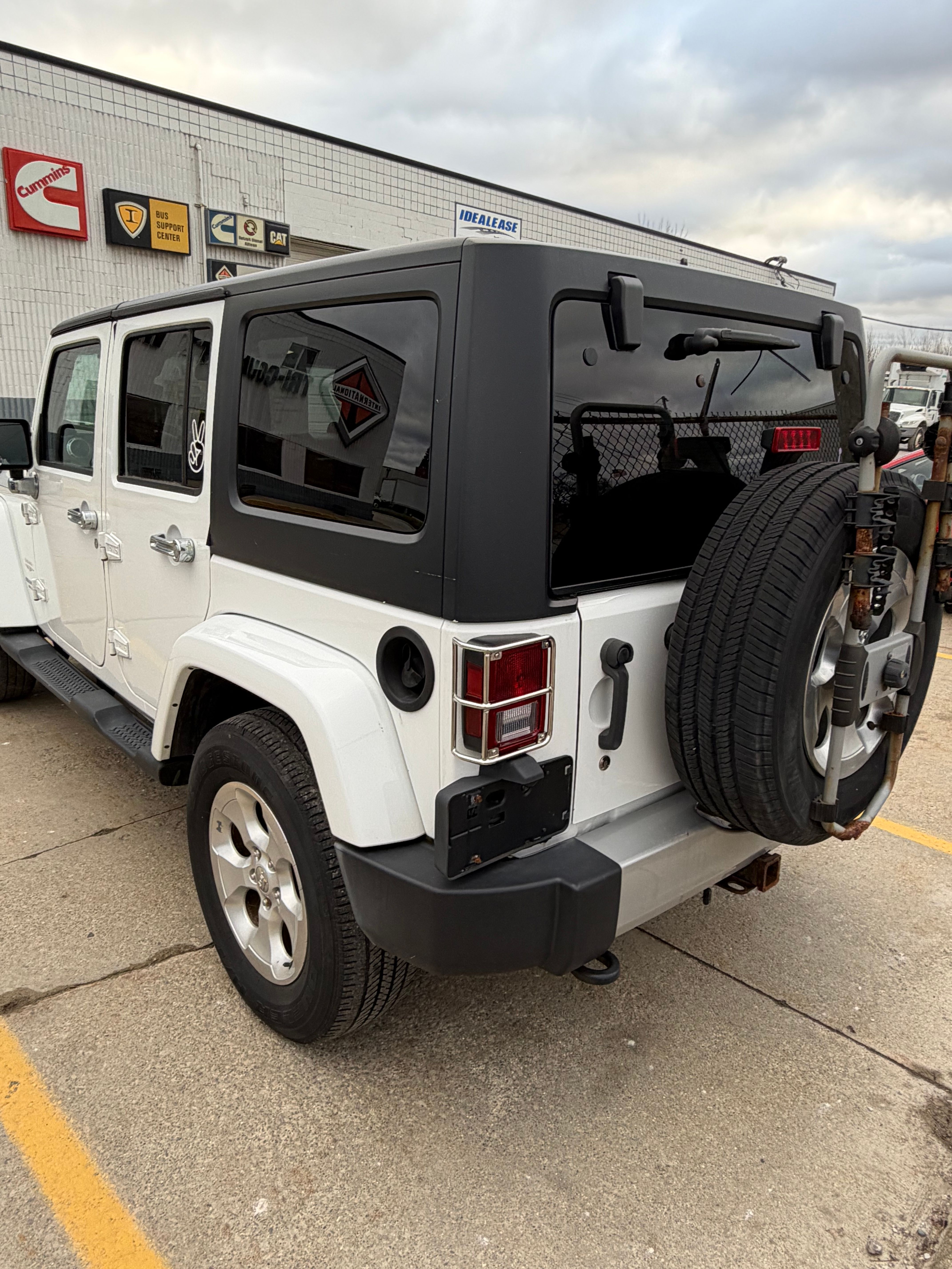 Used 2013 Jeep Wrangler Unlimited Sahara w/ Dual Top Group AWD/4WD image 4