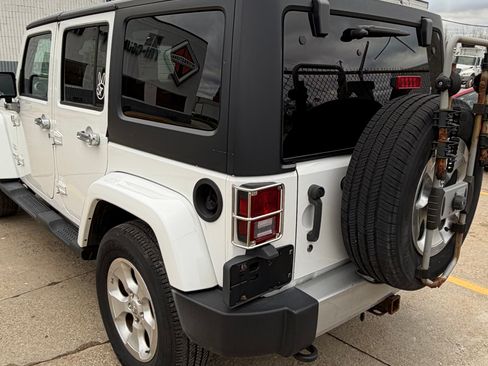 Used 2013 Jeep Wrangler Unlimited Sahara w/ Dual Top Group image 4