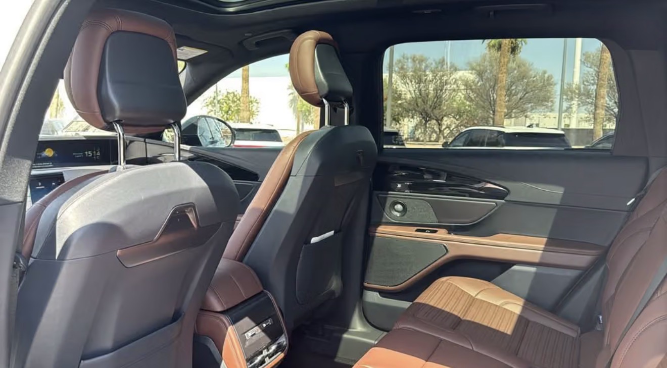 Used 2026 Lincoln Nautilus Reserve AWD/4WD image 14