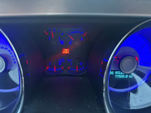 Used 2011 Ford Mustang Premium w/ 201A Rapid Spec Order Code image 17