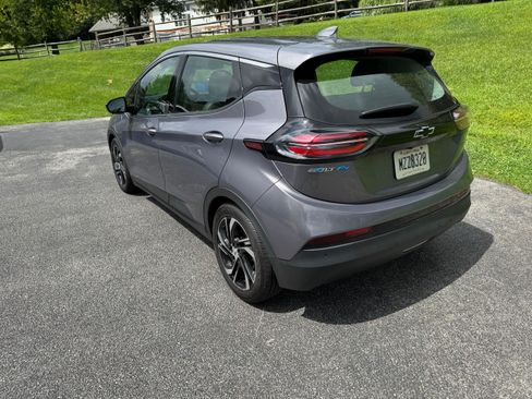 Used 2023 Chevrolet Bolt LT w/ Infotainment Package FWD image 8