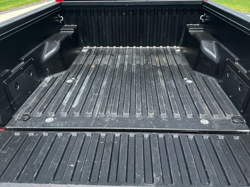 Used 2017 Toyota Tacoma SR5 w/ Tow Package RWD image 11