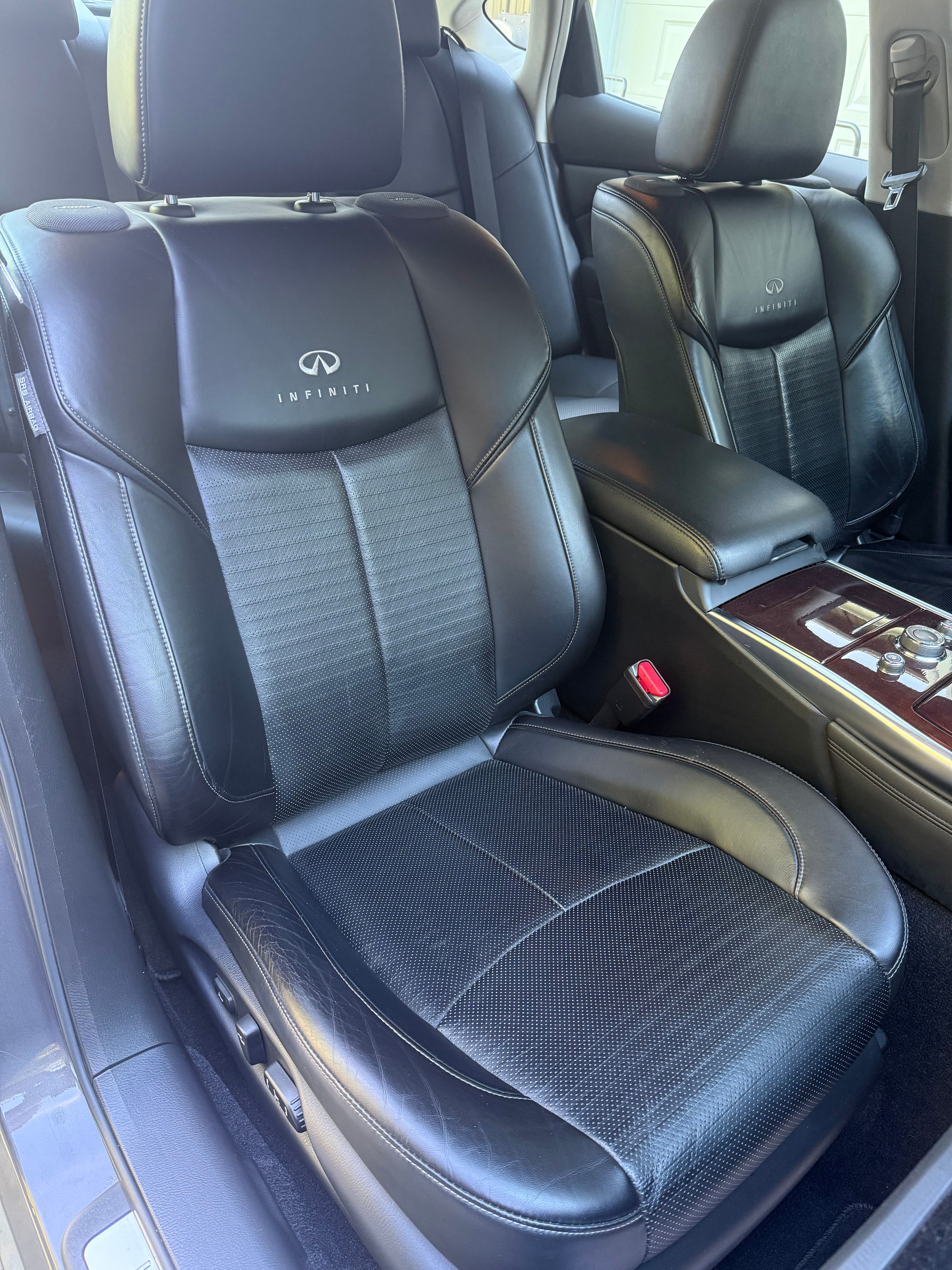 Used 2011 INFINITI M37 w/ Sport Pkg RWD image 15