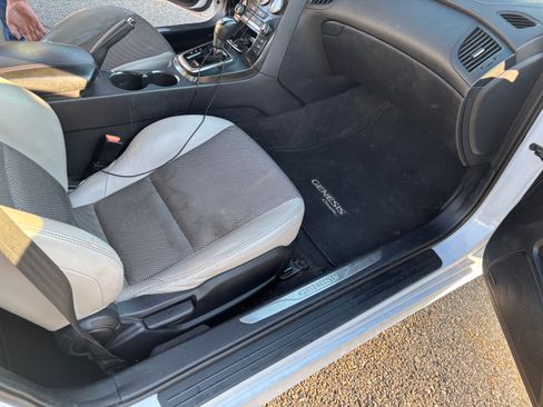 Used 2013 Hyundai Genesis 2.0T image 22