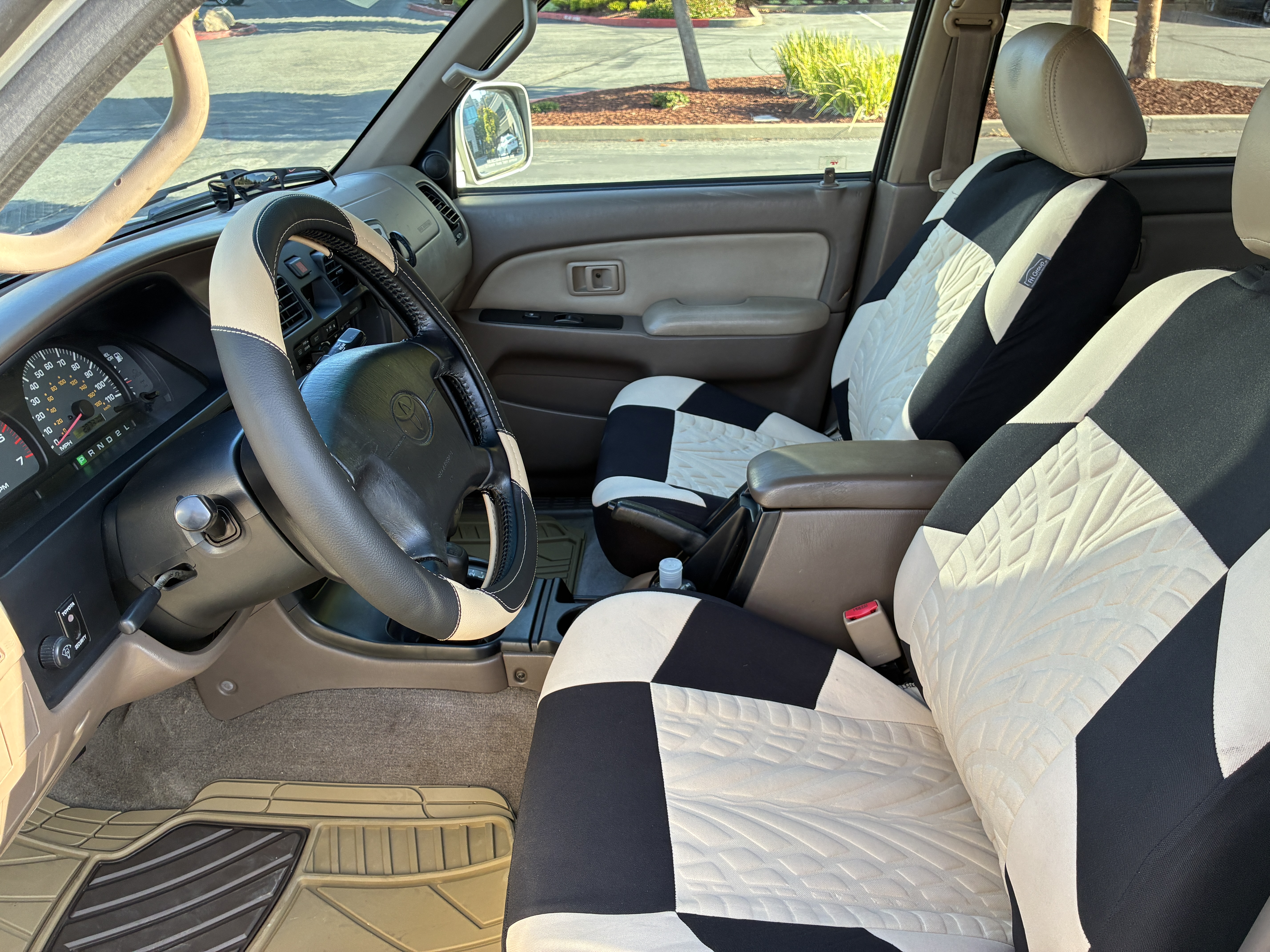 Used 2000 Toyota 4Runner SR5 AWD/4WD image 9