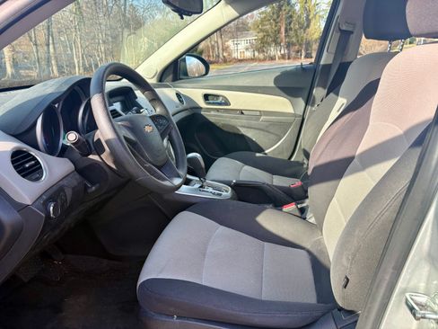 Used 2015 Chevrolet Cruze LS image 11