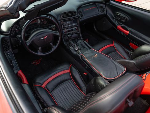 Used 1999 Chevrolet Corvette Convertible w/ Memory Pkg image 12