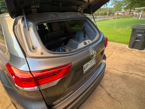 Used 2018 Toyota Highlander XLE FWD image 15