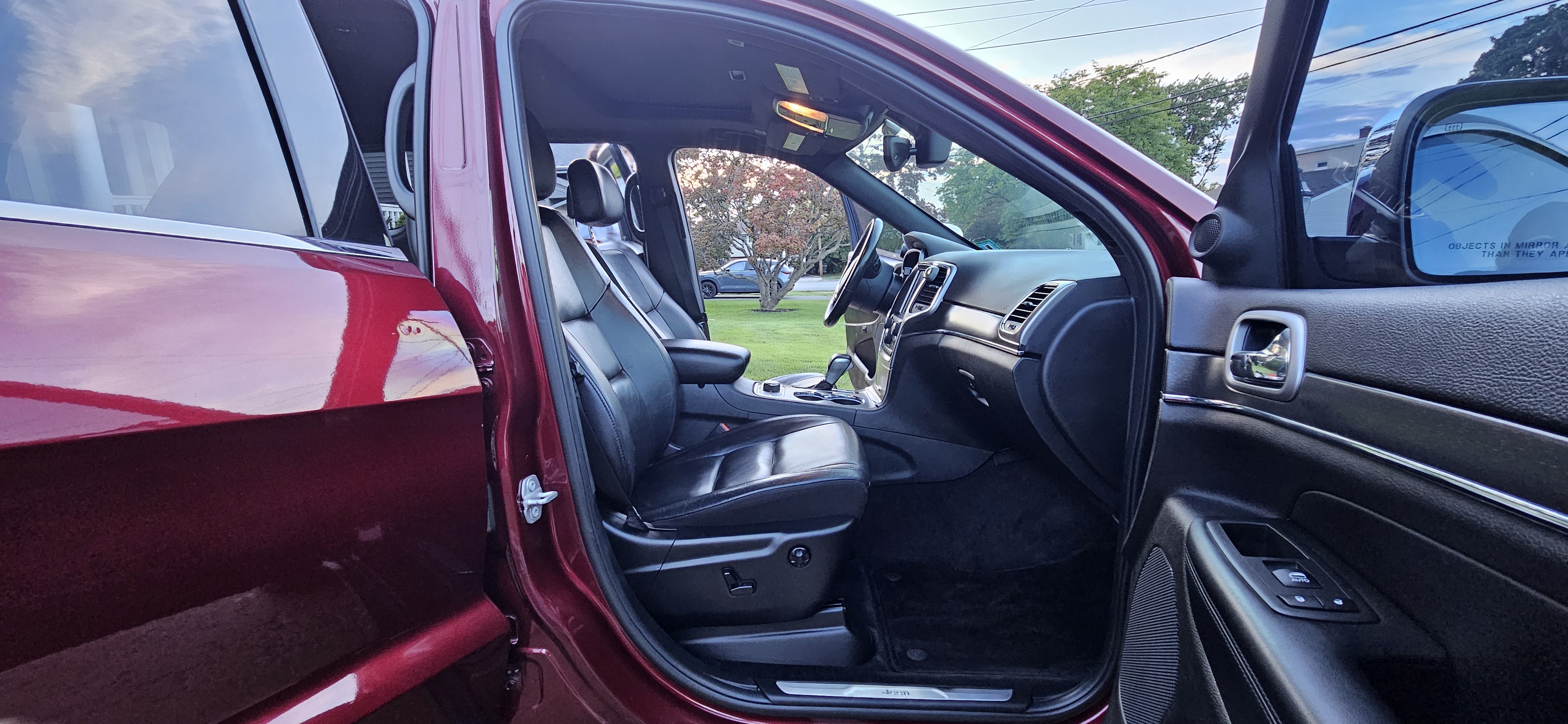Used 2018 Jeep Grand Cherokee Limited AWD/4WD image 6