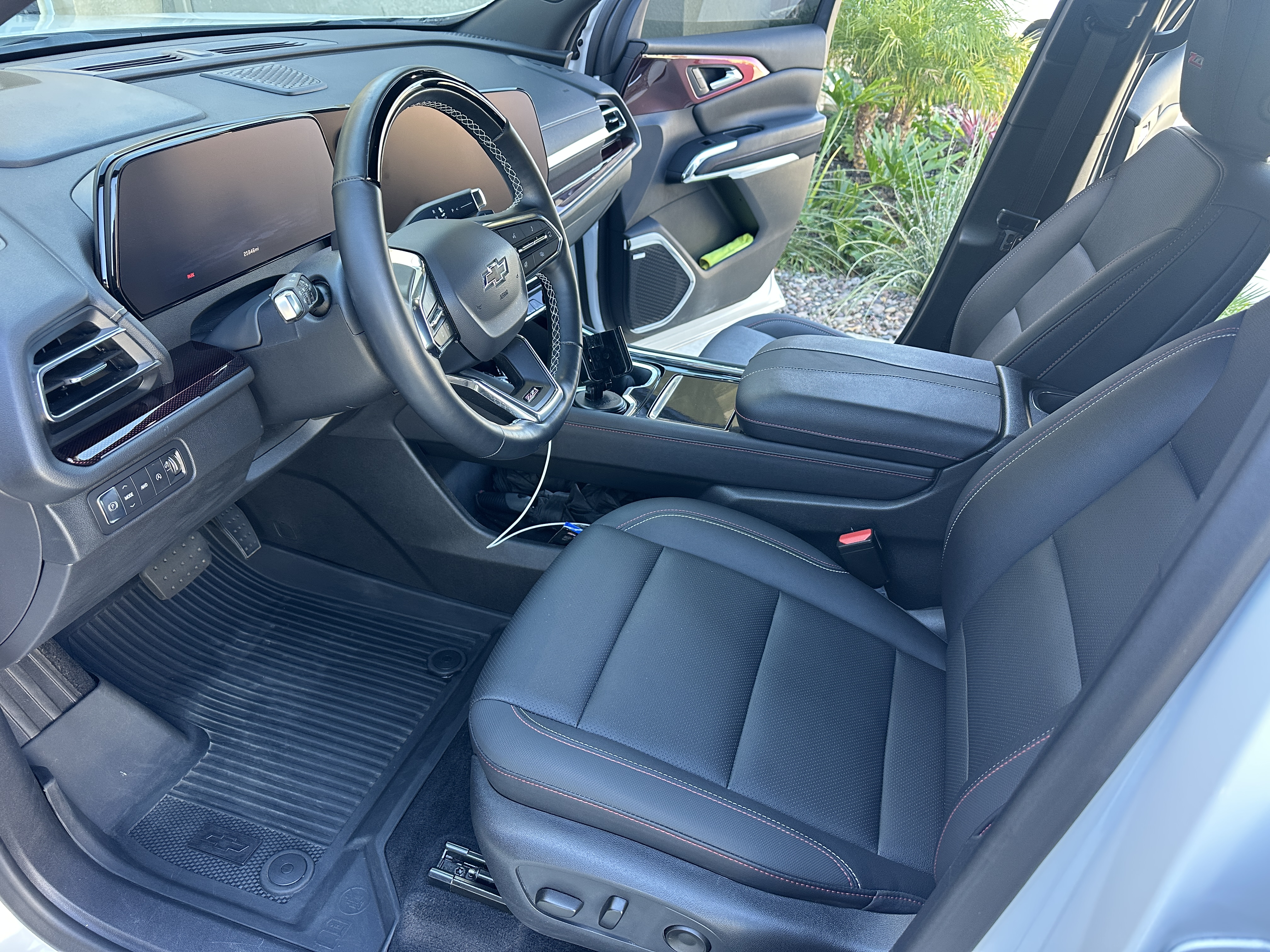 Used 2025 Chevrolet Traverse Z71 w/ Enhanced Driving Package AWD/4WD image 11