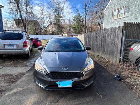 Used 2018 Ford Focus S image 1