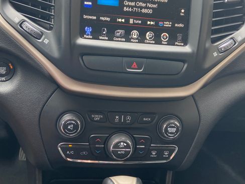 Used 2017 Jeep Cherokee Limited image 13