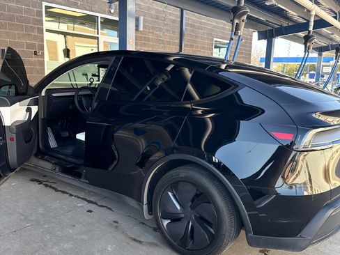 Used 2026 Tesla Model Y Long Range image 2