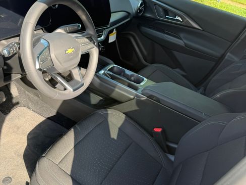 Used 2025 Chevrolet Equinox EV LT image 6