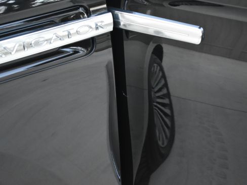 Used 2019 Lincoln Navigator L Reserve image 31