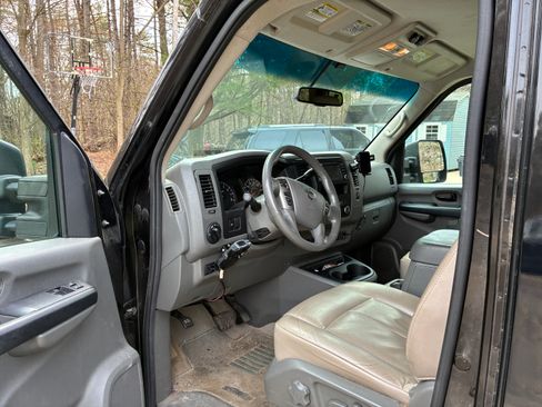 Used 2016 Nissan NV 3500 SL image 6