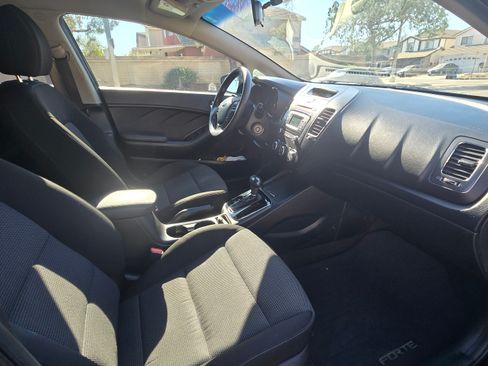 Used 2017 Kia Forte LX FWD image 8