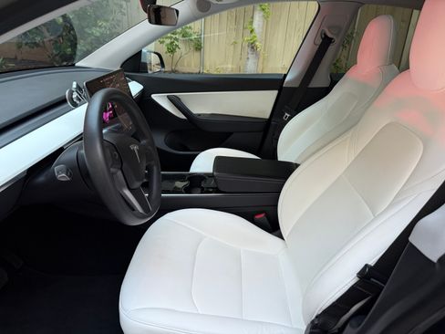 Used 2020 Tesla Model Y Long Range image 8