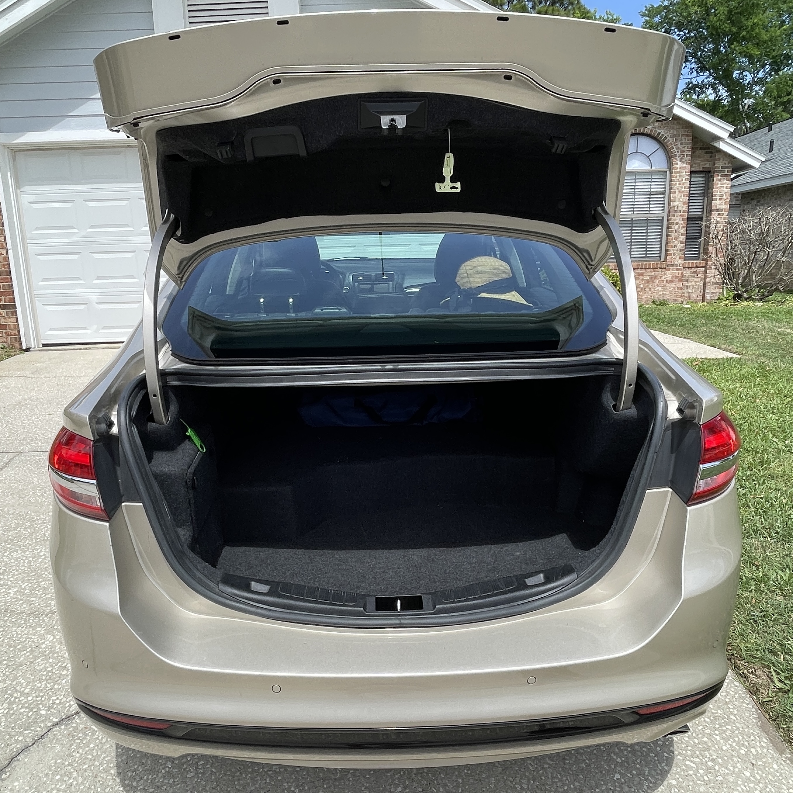 Used 2017 Ford Fusion Titanium FWD image 2