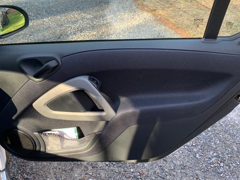 Used 2014 smart fortwo passion image 22