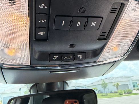 Used 2021 Jeep Grand Cherokee Limited AWD/4WD image 19