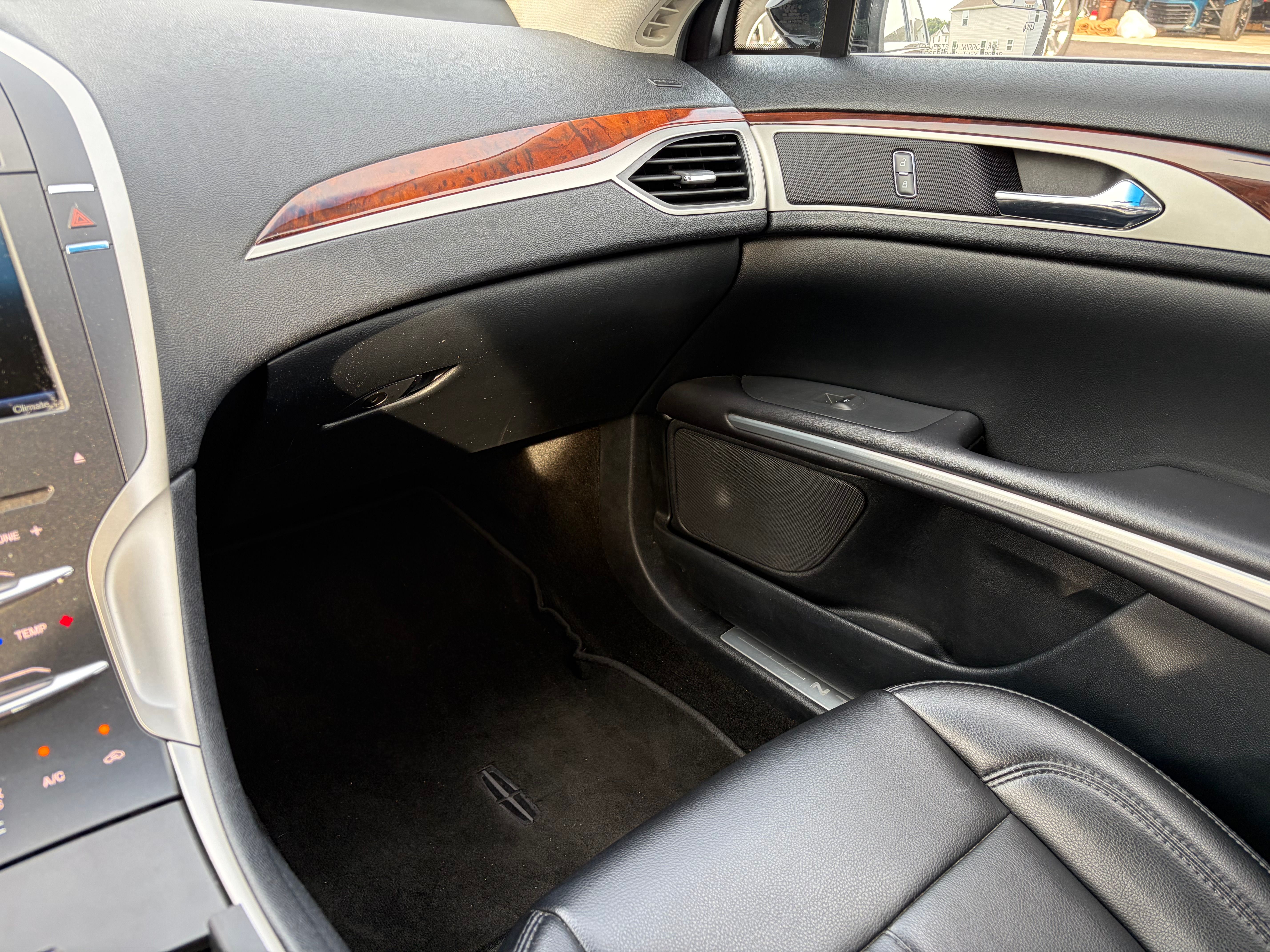 Used 2016 Lincoln MKZ FWD image 10