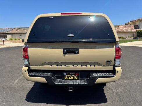 Used 2020 Toyota Tacoma TRD Off-Road w/ Technology Package AWD/4WD image 8