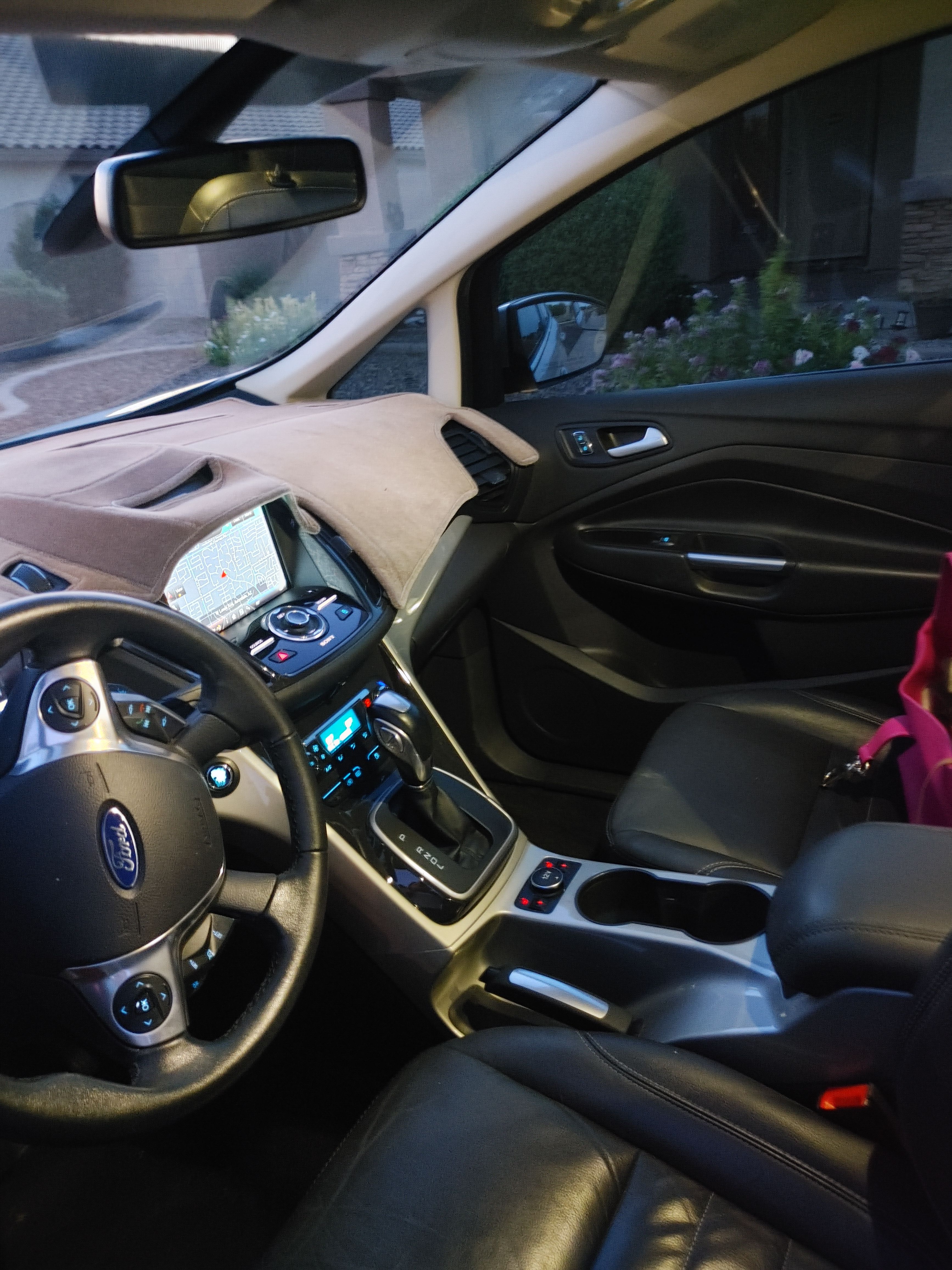 Used 2015 Ford C-MAX Energi SEL w/ Equipment Group 302A FWD image 9