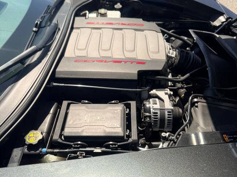 Used 2019 Chevrolet Corvette Stingray Coupe w/ 1LT RWD image 12