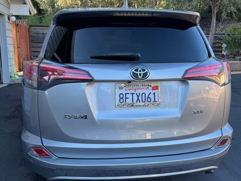 Used 2018 Toyota RAV4 XLE w/ All Weather Liner Package FWD image 13