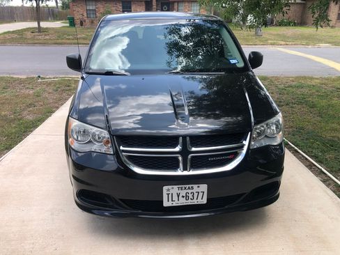 Used 2016 Dodge Grand Caravan American Value Package w/ UConnect Hands-Free Group image 6