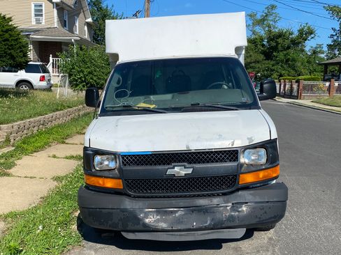 Used 2009 Chevrolet Express 3500 RWD image 6