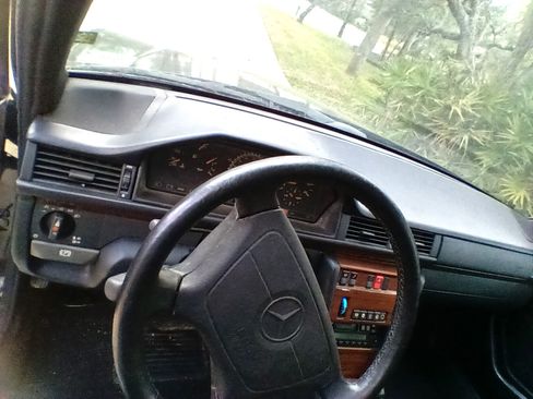 Used 1995 Mercedes-Benz E 300 Sedan image 6
