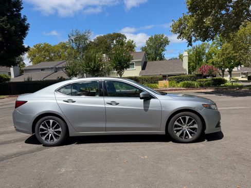 Used 2017 Acura TLX FWD image 5