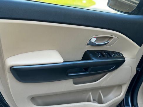 Used 2016 Kia Sedona LX w/ LX Convenience Package FWD image 13