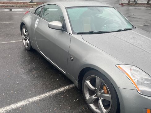 Used 2005 Nissan 350Z 35th Anniversary Edition w/ (N93) Cargo Convenience Pkg image 5